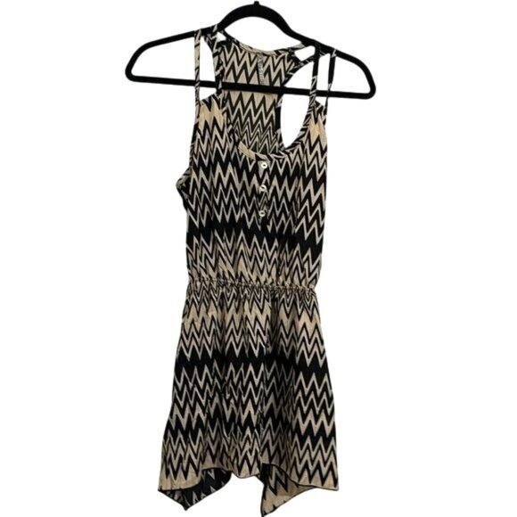 Trac Black & Beige Chevron Pattern Sleeveless Romper With Button Front & Elastic - Picture 1 of 10